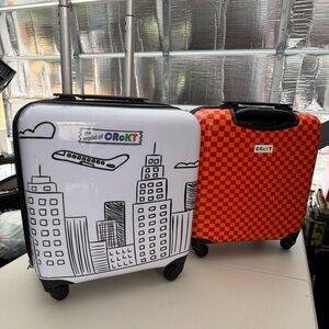 White RollingSuitcase withCityscape Design
Crckt Rigid Spinner for Kids Drawable